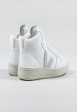 White Vega shoes with a neck