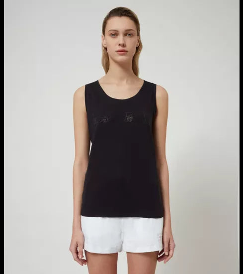 بلوزة بدون أكمام