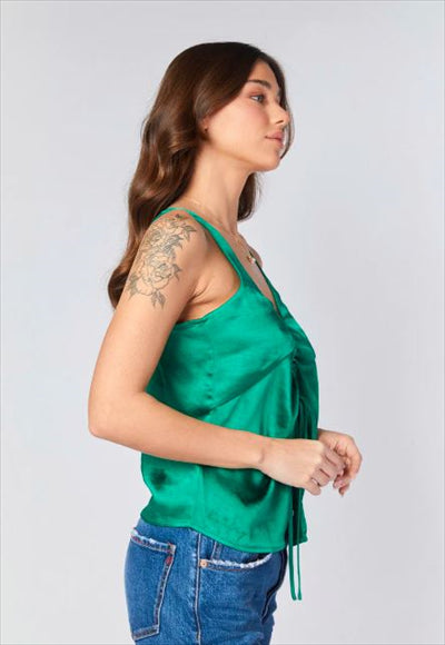 بلوزة بلا أكمام