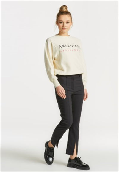 بنطالون نسائي