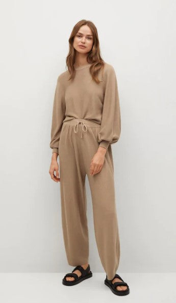 بلوزة بأكمام منتفخة