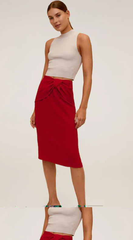 تنورة قصة ضيقة