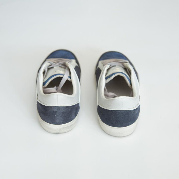 حذاء سنيكرز