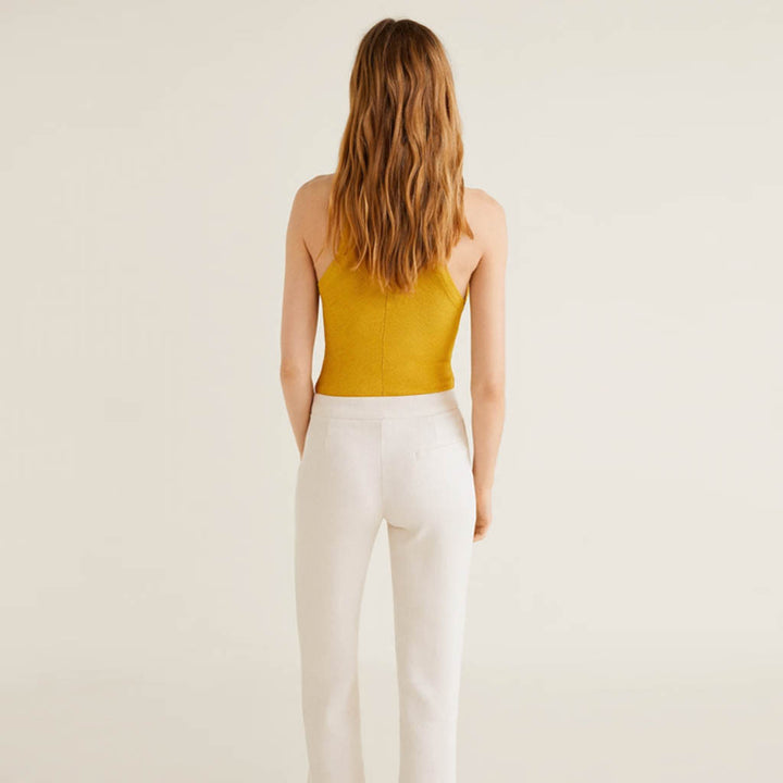 بلوزة برقبة عالية