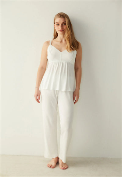 طقم بيجاما للحوامل باللون الأبيض