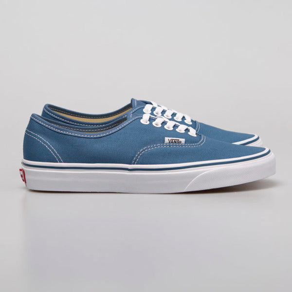 حذاء للجنسين