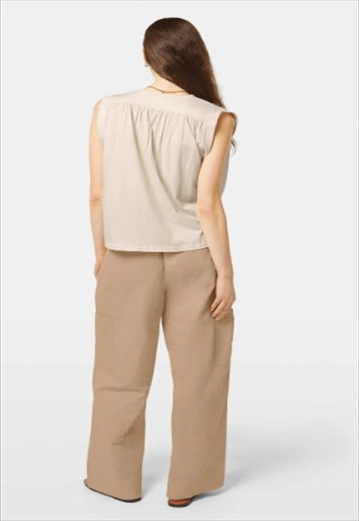 بلوزة بدون اكمام