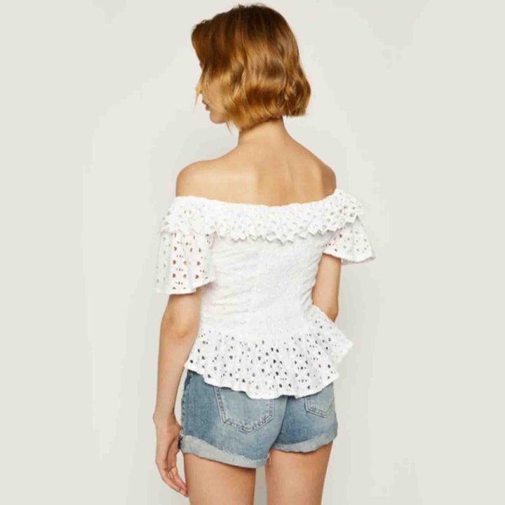 بلوزة دانتيل