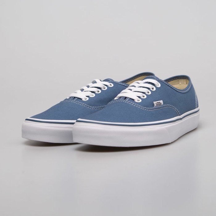 حذاء للجنسين