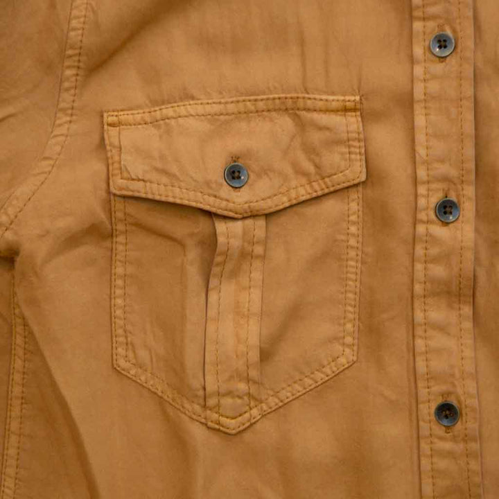 قميص بأكمام طويلة