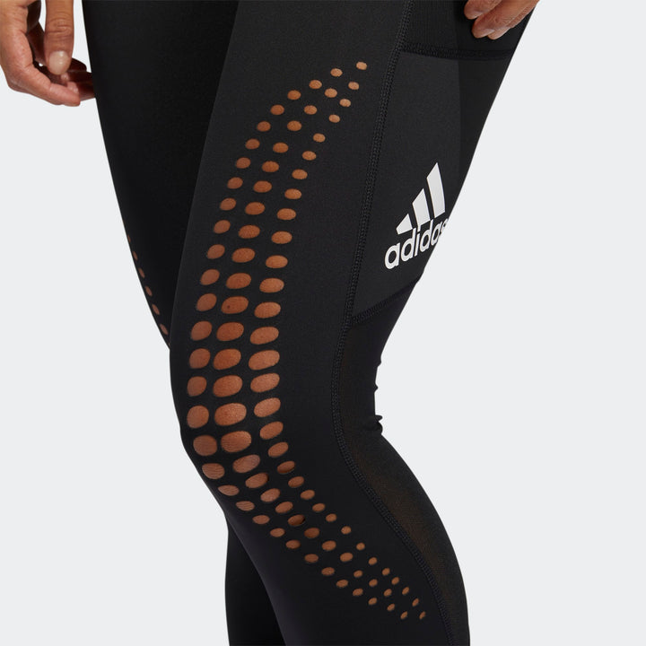 بنطال رياضي ضيق