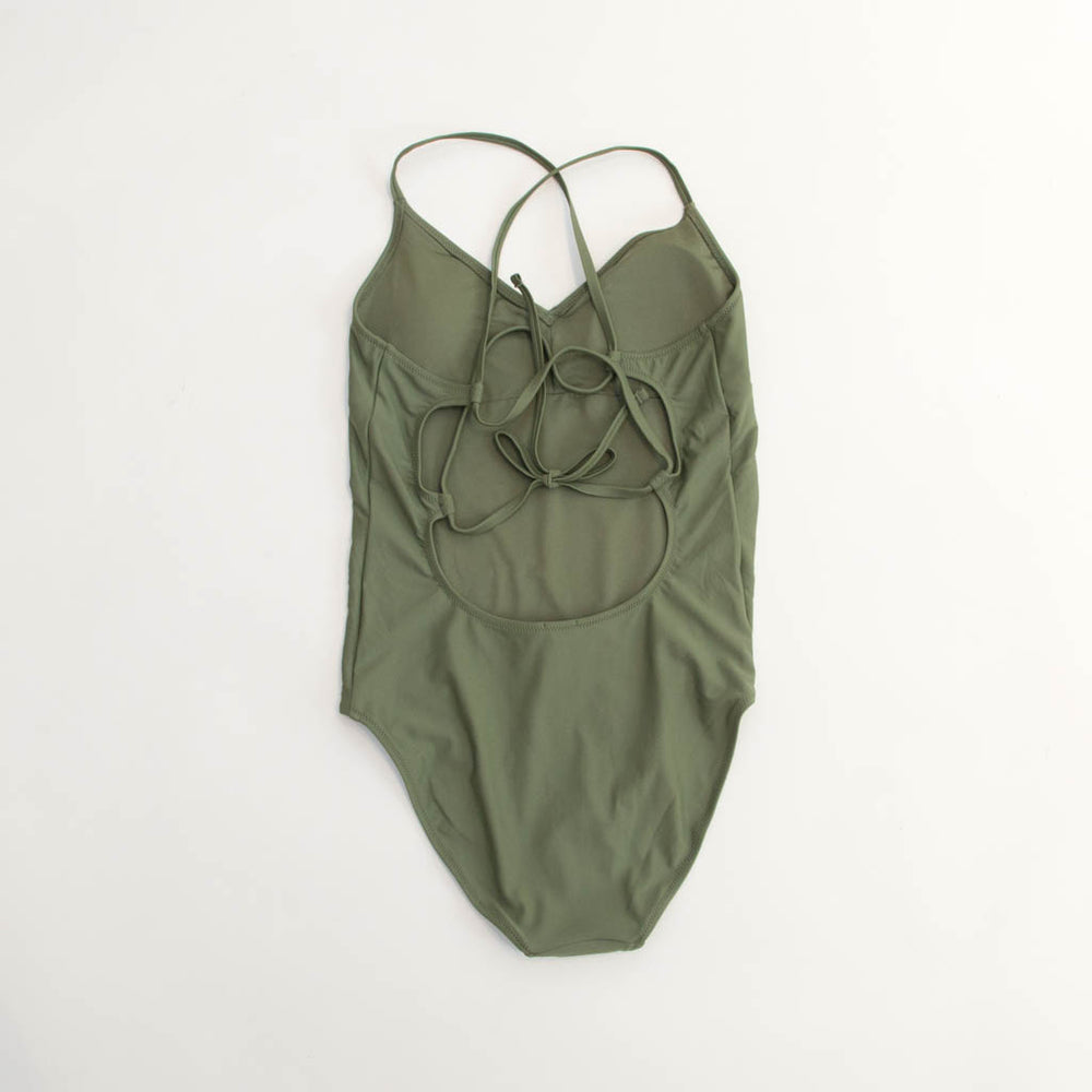 زي سباحة قطعة واحدة