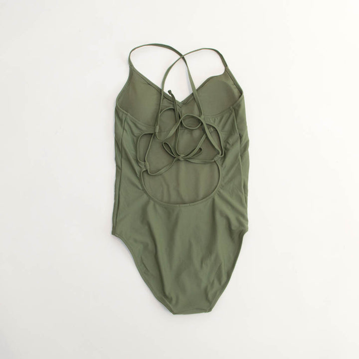 زي سباحة قطعة واحدة