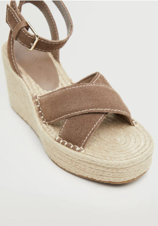 حذاء كعب عالي