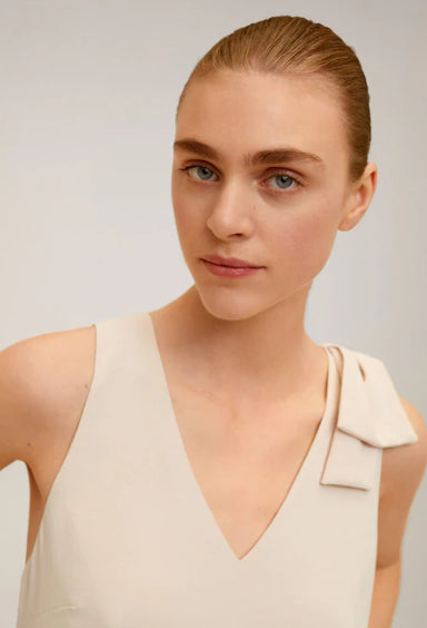 فستان قصير بلا أكمام