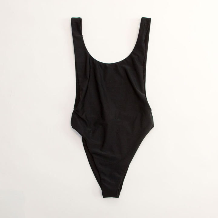 زي سباحة قطعة واحدة