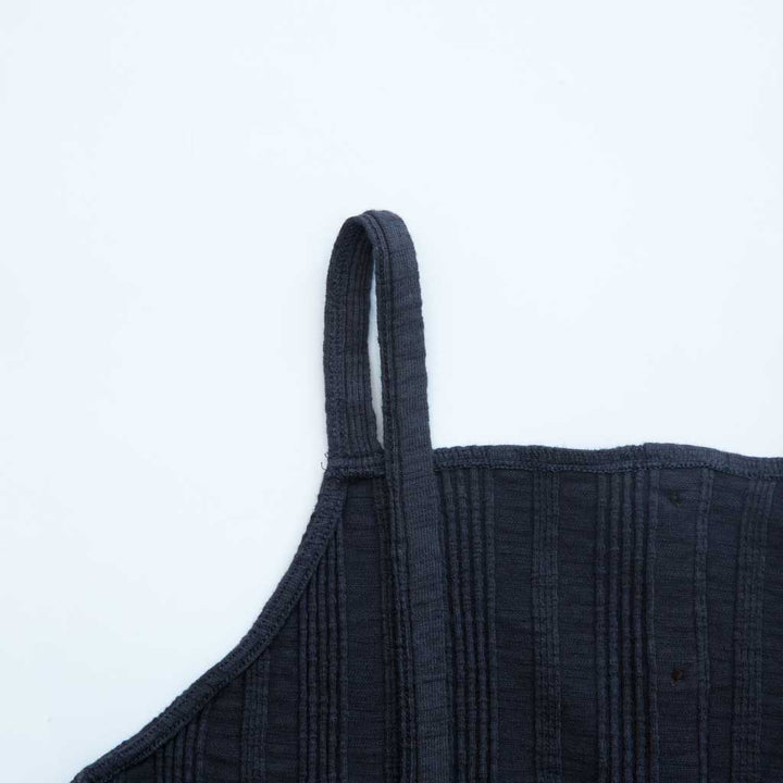 بلوزة بلا اكمام