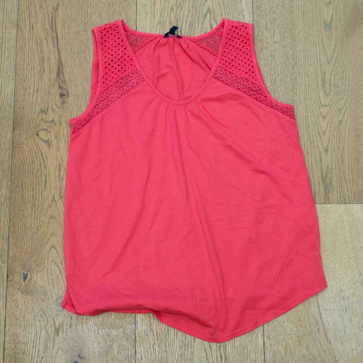 بلوزة بدون أكمام