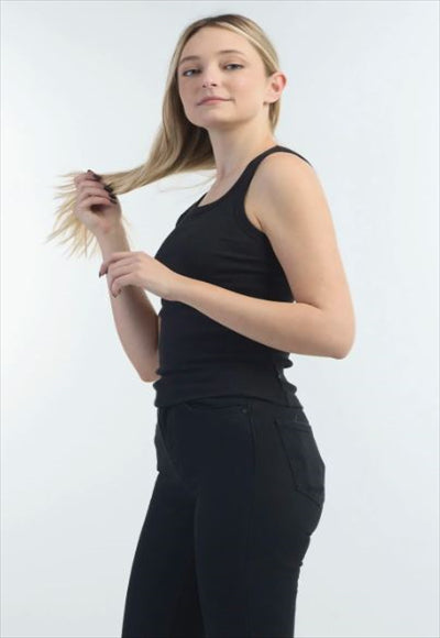 بلوزة بدون اكمام