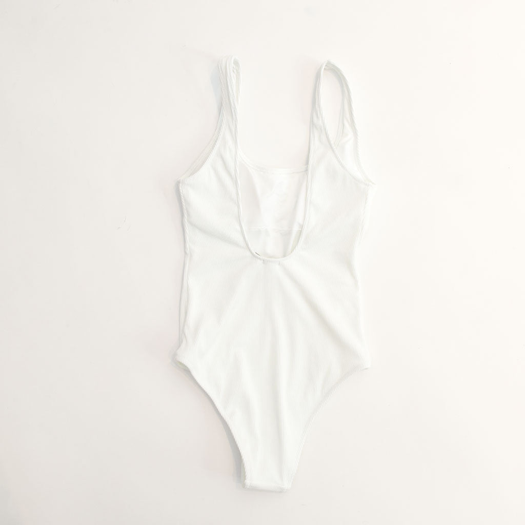 زي سباحة قطعة واحدة