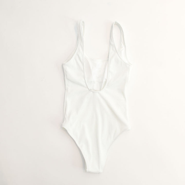 زي سباحة قطعة واحدة