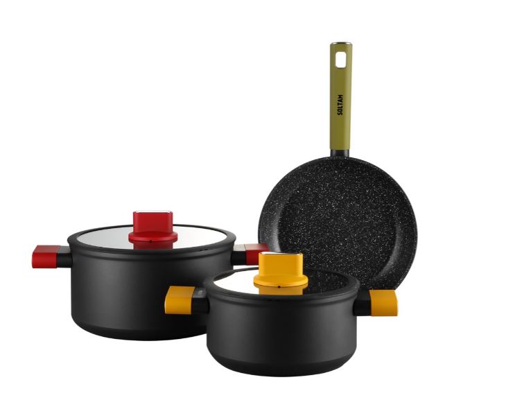 مجموعة من الأواني