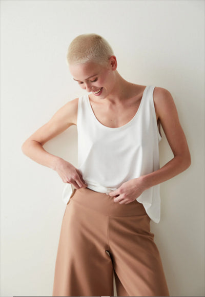 بلوزة بلا أكمام