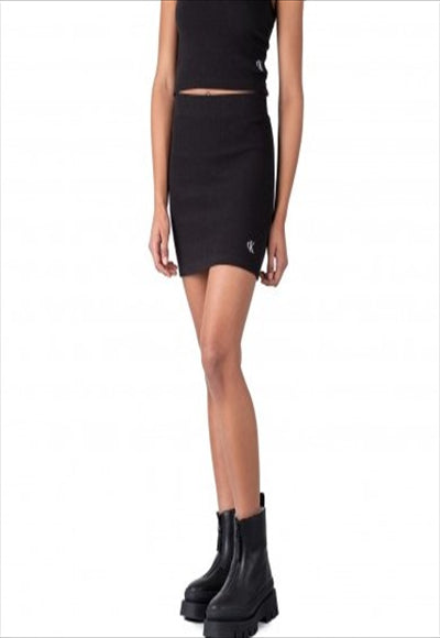 تنورة قصيرة