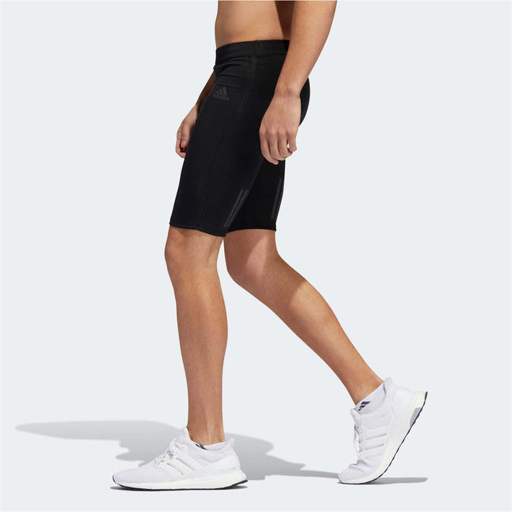 شورت رياضي ضيق