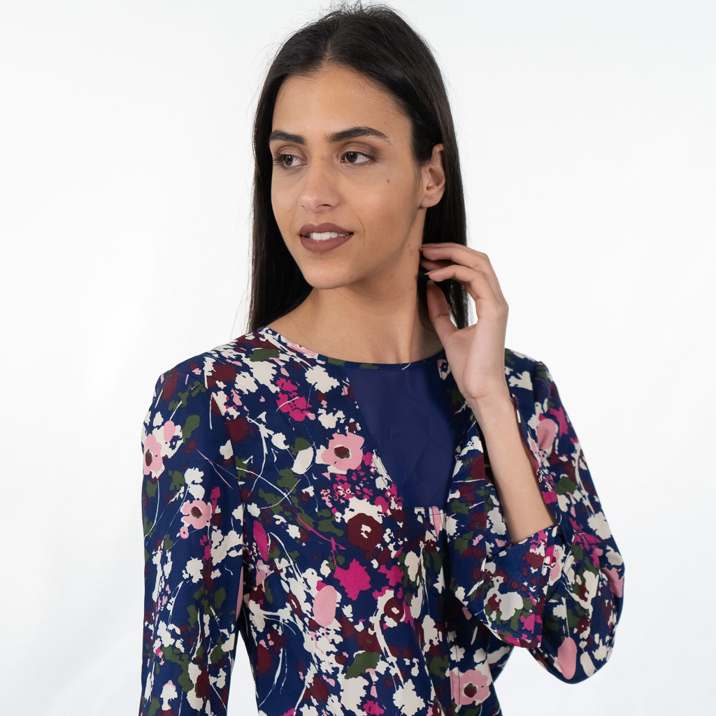 بلوزة بطباعة ازهار