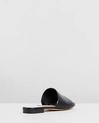 حذاء كعب عالي