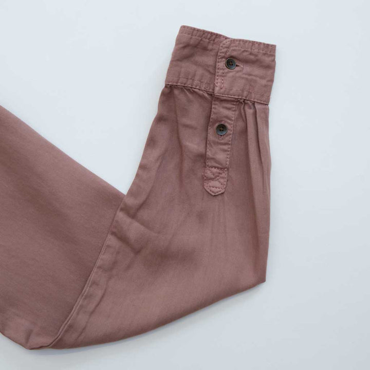 قميص بأكمام طويلة