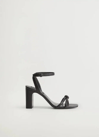 حذاء كعب عالي