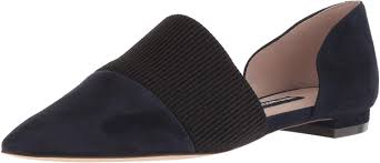 حذاء مدبب عصري