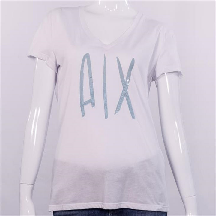 بلوزة بياقة V