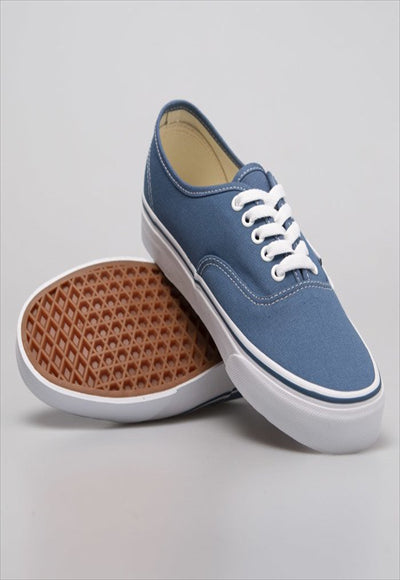 حذاء للجنسين