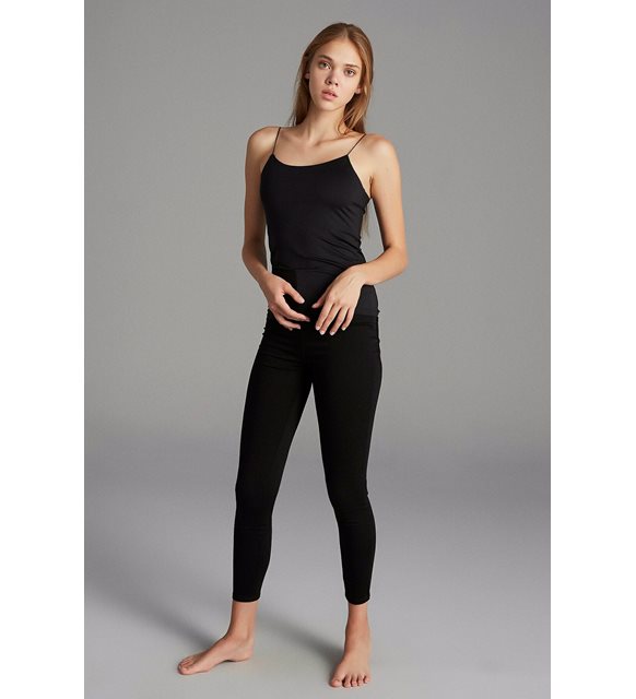 بلوزة بدون أكمام