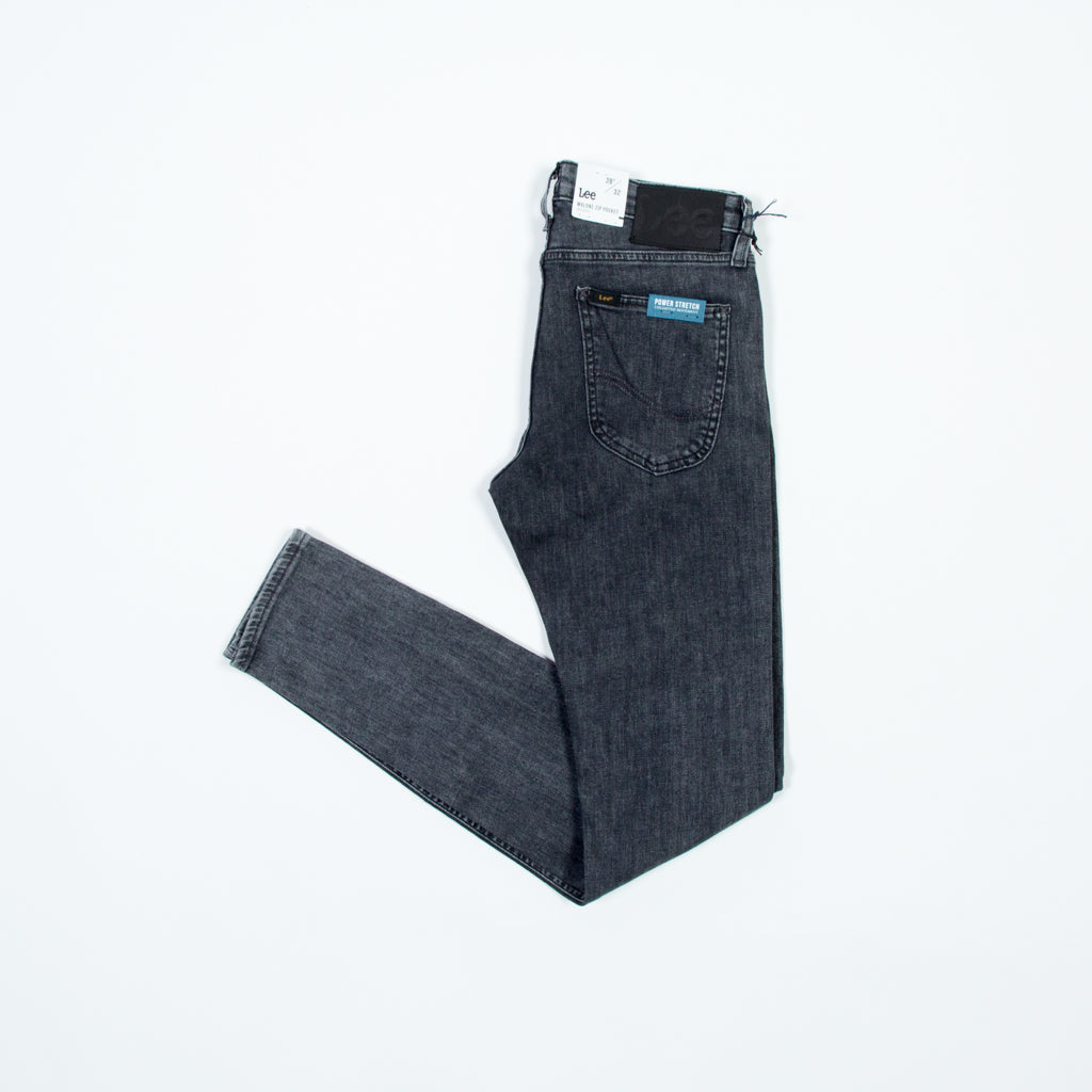 بنطال جينز ضيق