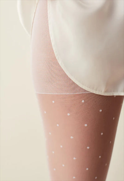 كيلون نسائي أبيض بنقط بيضاء صغيرة