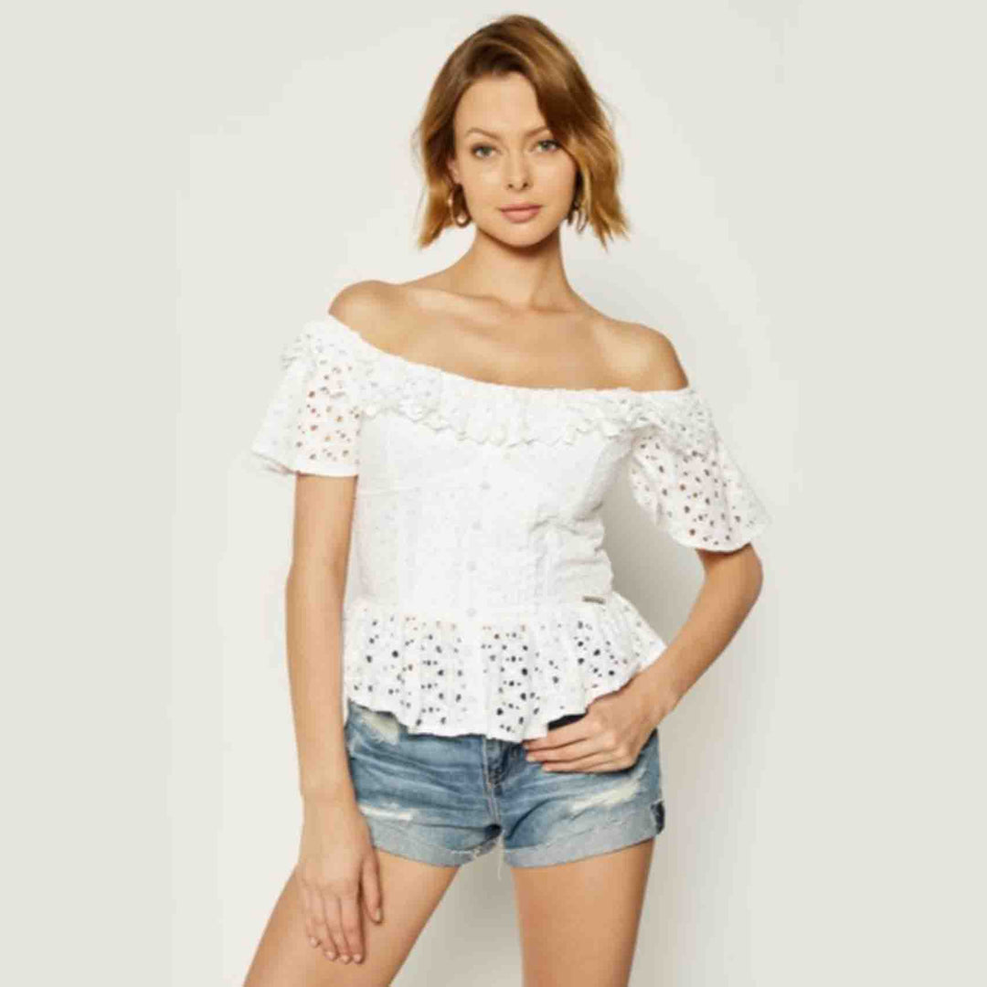 بلوزة دانتيل