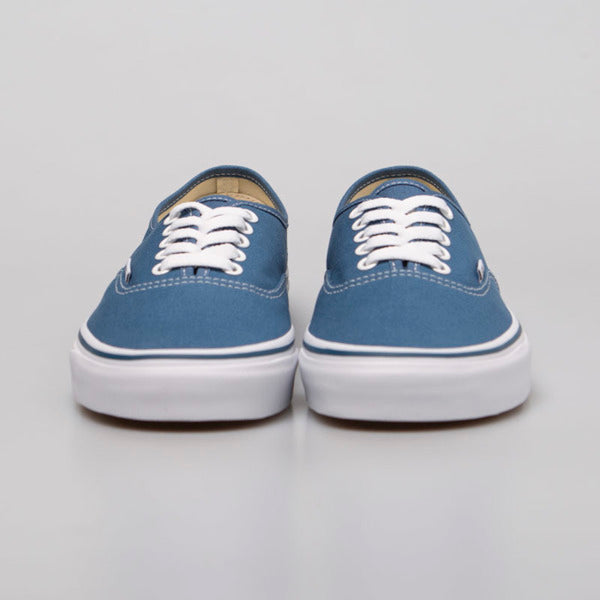 حذاء للجنسين