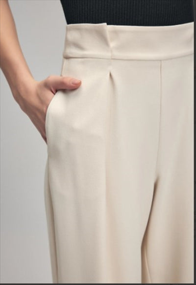 بنطلون مطوي