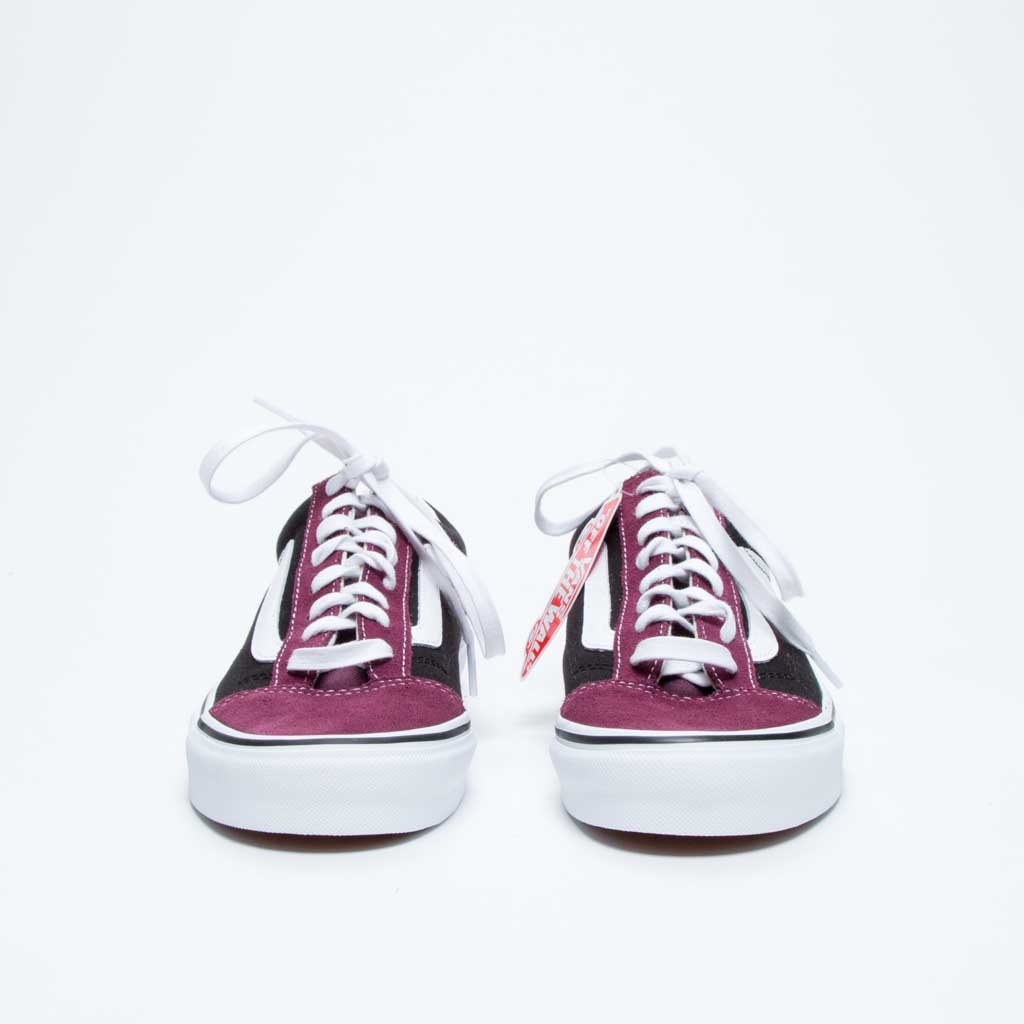 حذاء للجنسين