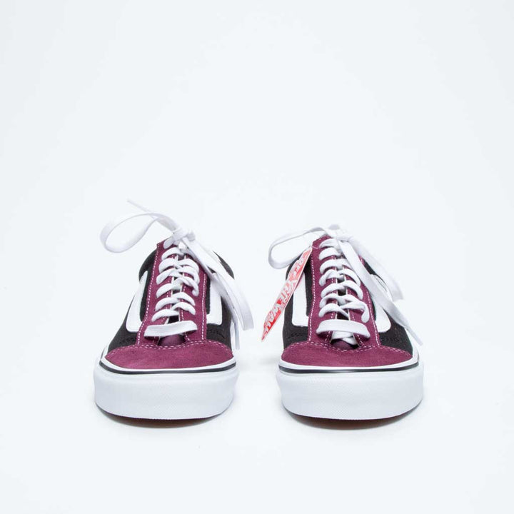 حذاء للجنسين