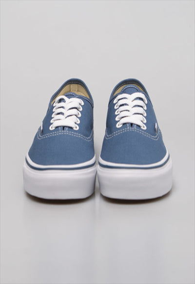 حذاء للجنسين