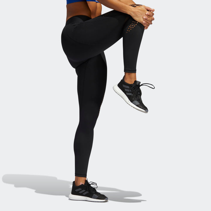 بنطال رياضي ضيق