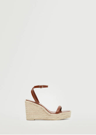 حذاء كعب طويل