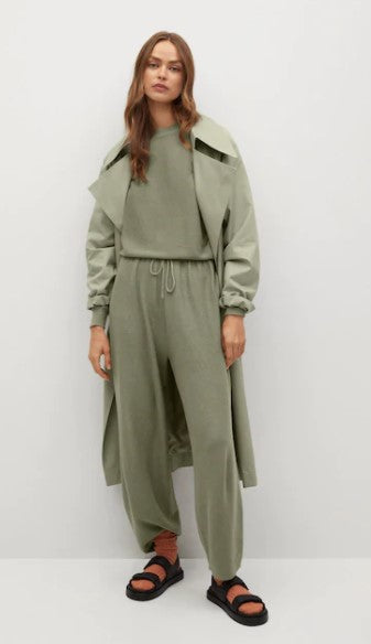 بلوزة بأكمام منتفخة