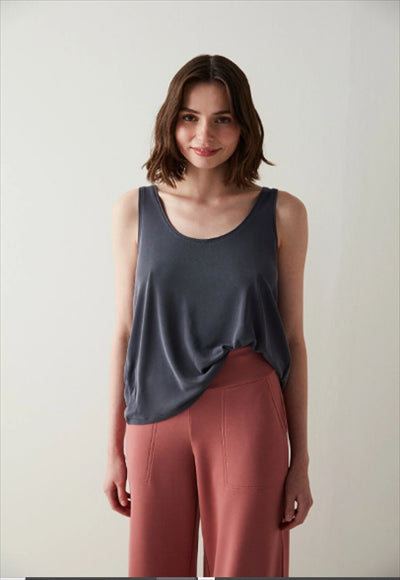 بلوزة بلا أكمام