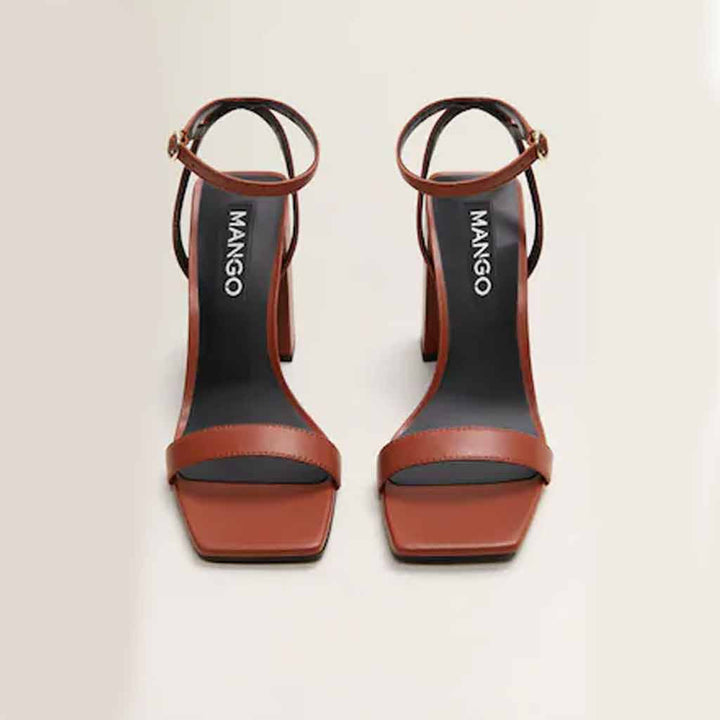 صندل كعب عالي